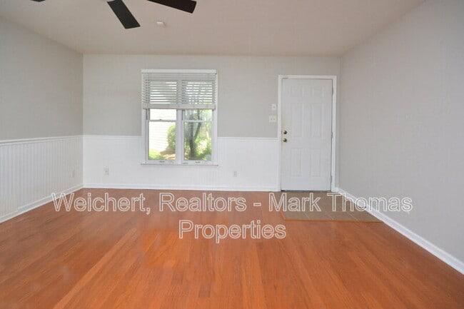 Photo - 104 Gatehouse Ln