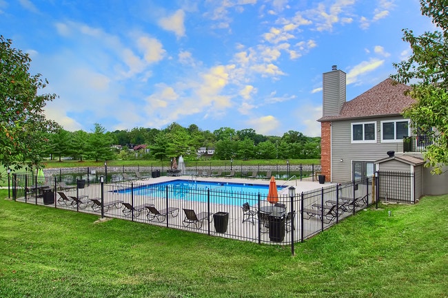 Sparkling Pool - Polo Downs Apartments