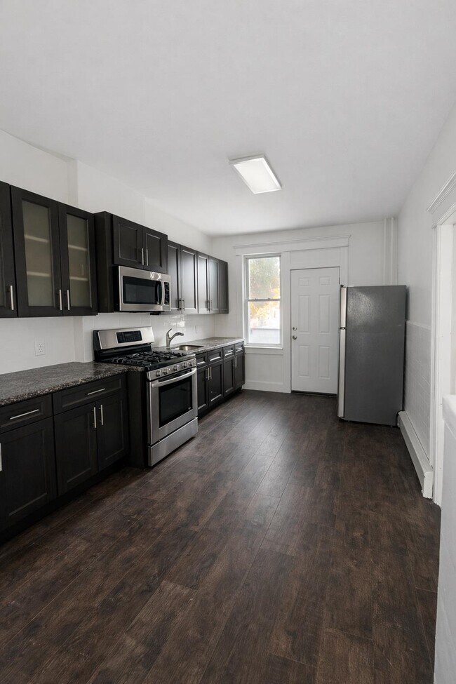 Photo - 391 Delano Pl Unidad 1