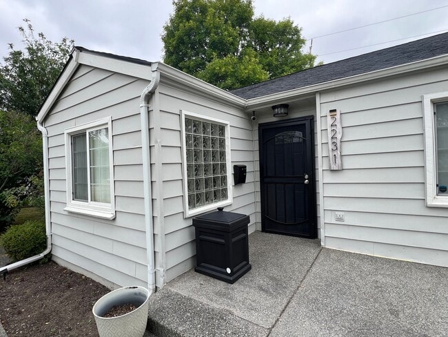 Photo - 2231 E Wright Ave