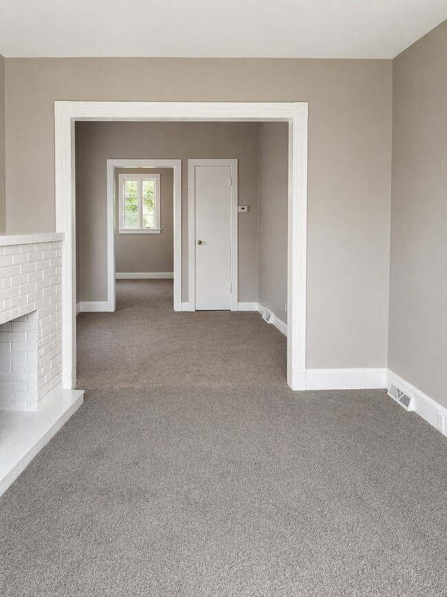 Photo - 8 Roosevelt Ave