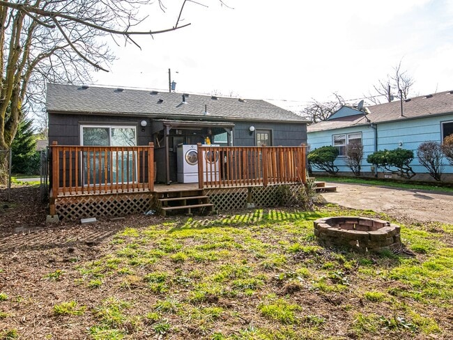 Photo - Adorable 3-bdrm/1-bath in Kenton. Hardwoods, deck, W/D, huge fenced backyard, off-street parking