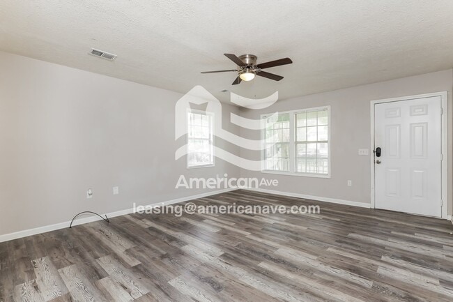 Photo - 175 E Bell St