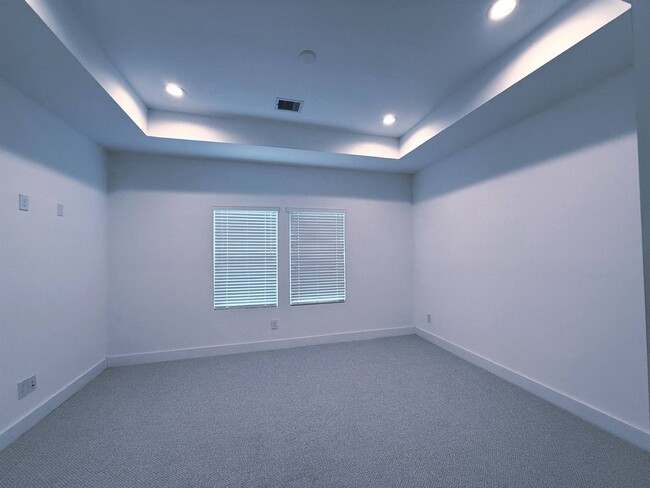 Photo - 1058 Mansfield St