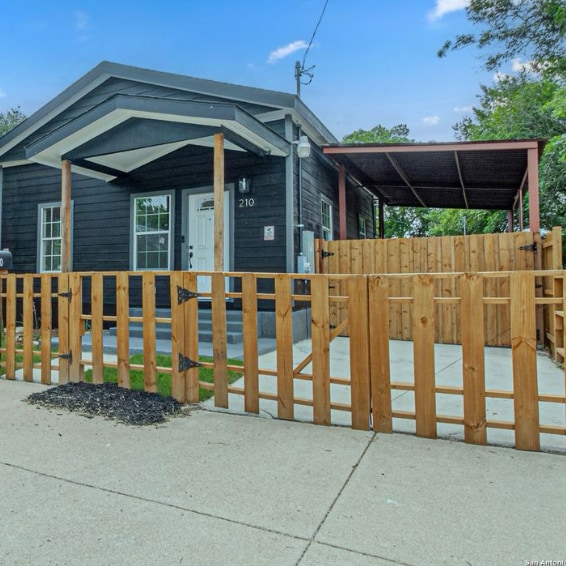 Building Photo - 210 N San Jacinto St