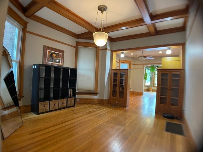 Photo - 1111 N Sacramento Ave Unit 1