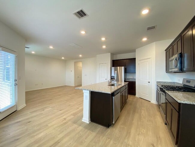100 Calla Ln