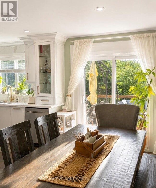 Photo - 2610 Leonard St