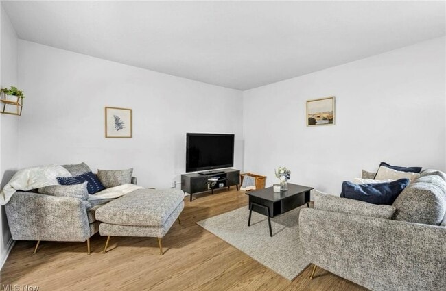 Building Photo - 15925 Van Aken Blvd Unit GEO 2BD 2BH Rental