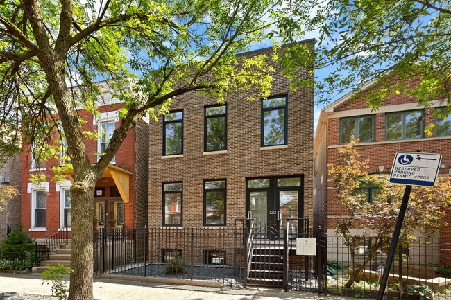 Building Photo - 2121 W Ohio St Unit 1 Rental