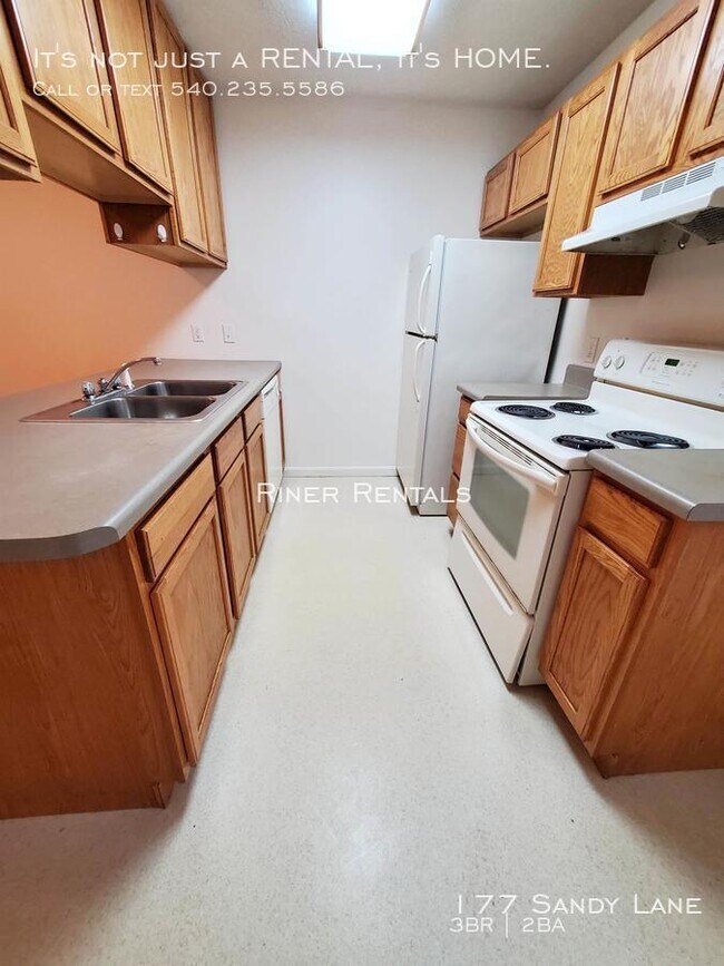 177 Sandy Ln Townhome For Rent in Broadway, VA