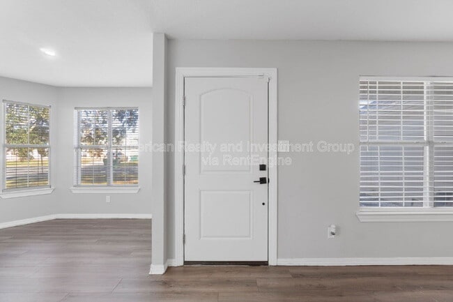 Photo - 908 Emily Cir