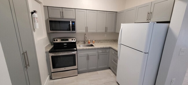 Photo - 927 NE 122nd St