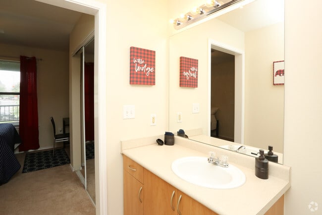 2HAB, 2BA - 815 ft²