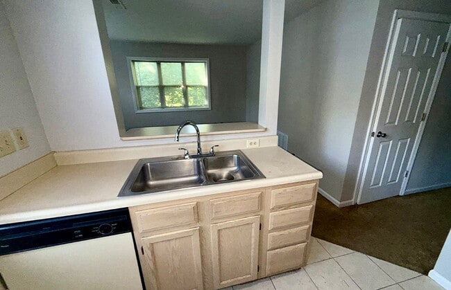 Building Photo - 3227 Bishop St Unit 3227-02