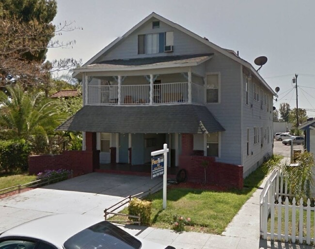 307 W B St