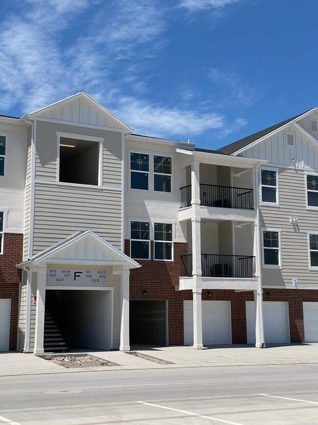 Building Photo - Lakefront at Vineyard Town Center Condo