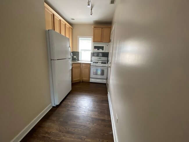 Building Photo - 3246 N Clifton Ave