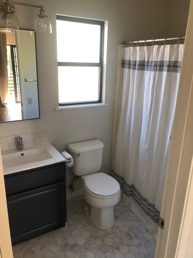 Photo - 4331 Princeton Way Unit B