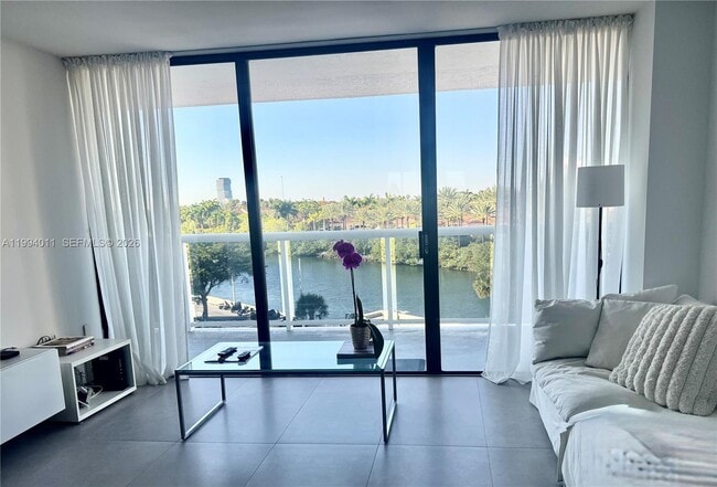 Building Photo - 20505 E Country Club Dr Unit 531