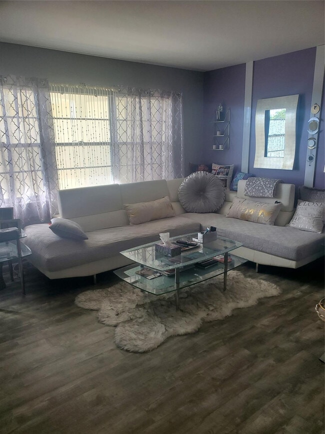 Photo - 4058 Ainslie Dr