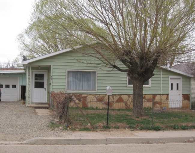 Building Photo - 2 bedroom 1 bathroom