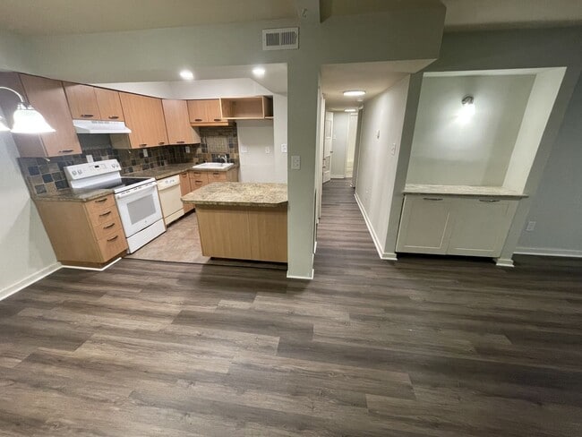 Photo - 3 bd 1.5 ba Condo