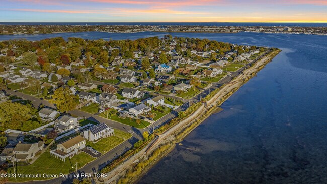 Photo - 445 S Riverside Dr