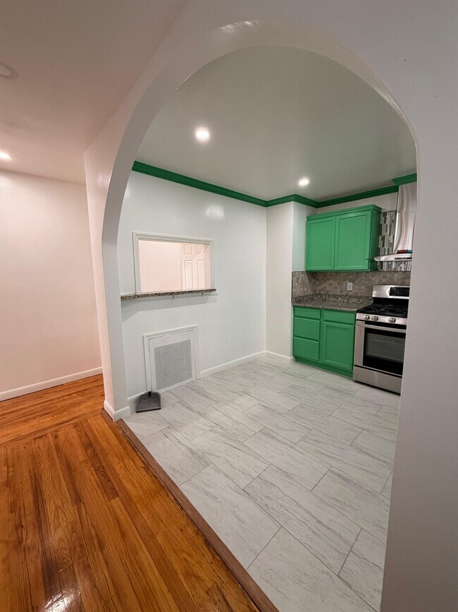 Photo - 5215 Meadowview Ave