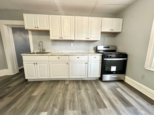 Photo - 223 S 3rd St