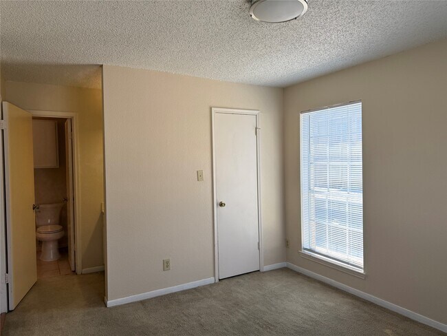 Photo - 2121 Hepburn St Unit 1102