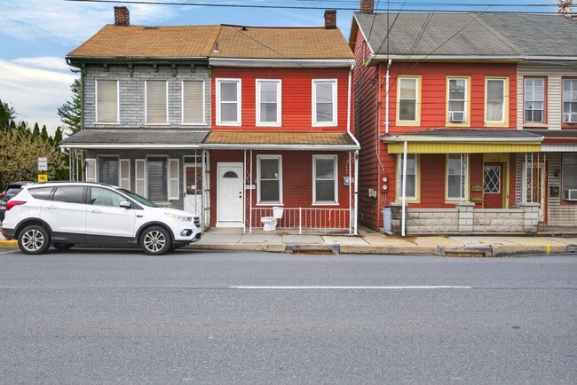 Building Photo - 355 S 9th St