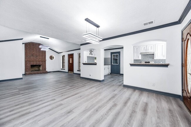 Building Photo - 8903 Sultan Dr