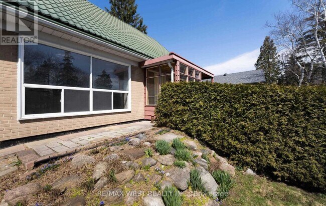 Photo - 32 Broadleaf Rd