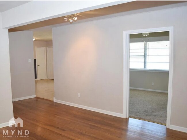 Photo - 2243 Larry Dr