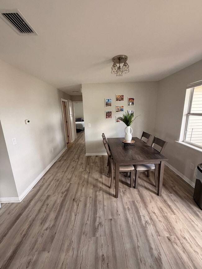 Photo - 1430 W Schwartz Blvd