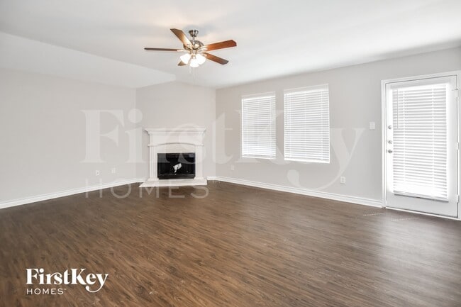 Photo - 716 Austin Ln