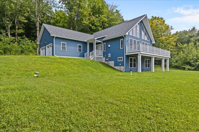 Building Photo - 3BD/2.5BA Beautiful House in Hinesburgh, VT