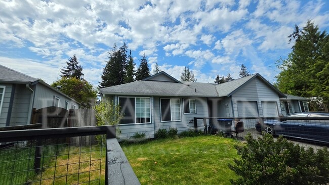 Building Photo - 3-Bedroom Pet-Friendly Unit in Port Orchard