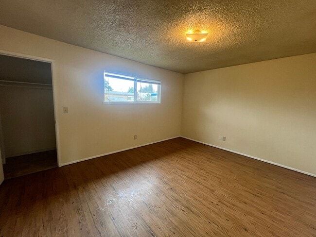 Building Photo - 1864 Unit 17