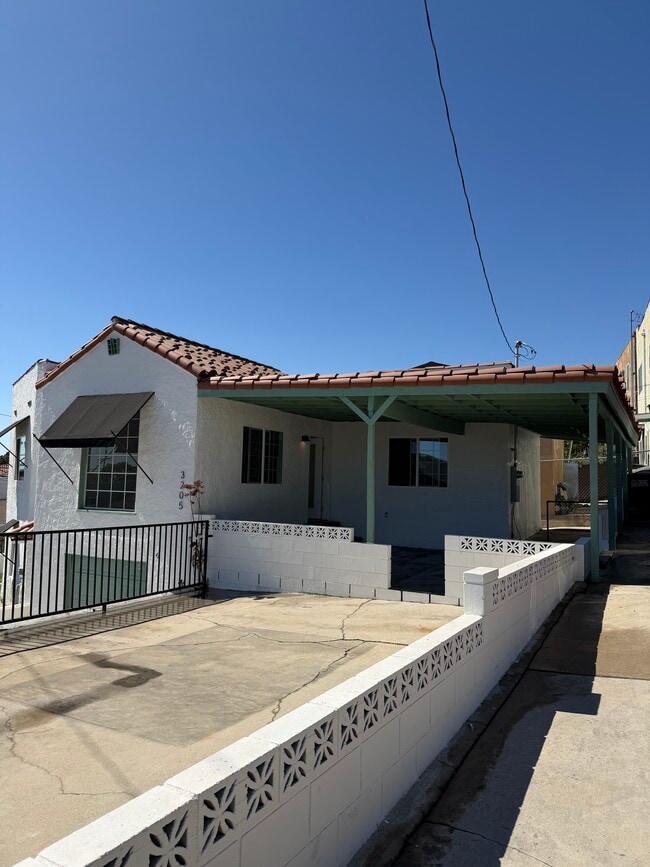 Building Photo - 3205 Ganahl St