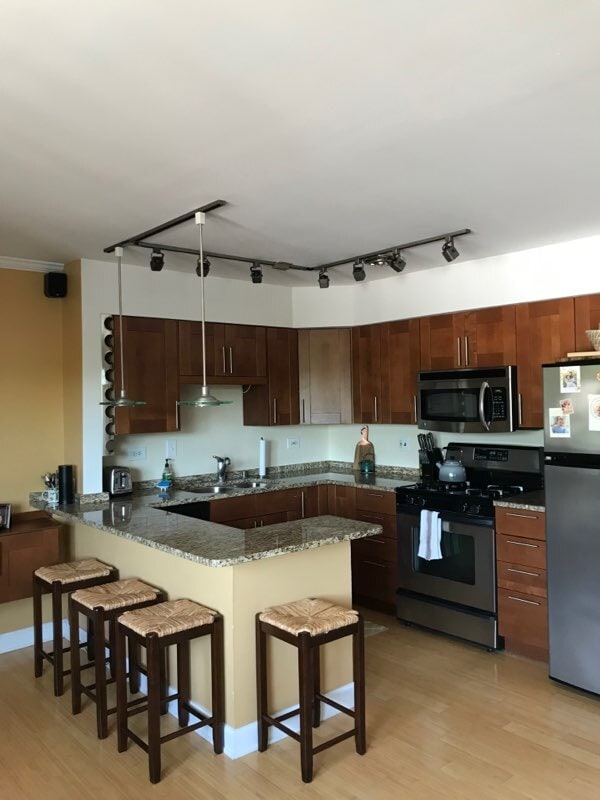 Building Photo - 401 W Webster Ave Unit 507