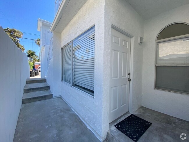 Building Photo - BLOCKS from the BEACH and Bay! Spacious 3 ... Unit 1160 C Thomas Ave Rental