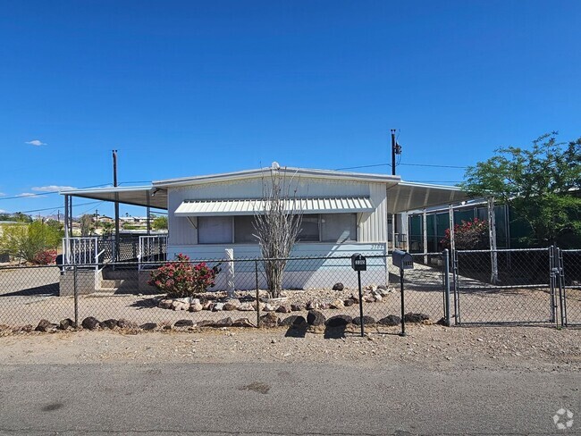 Building Photo - CUTE 2 Bed/2 Bath Mobile on 2 lots in Cent... Rental
