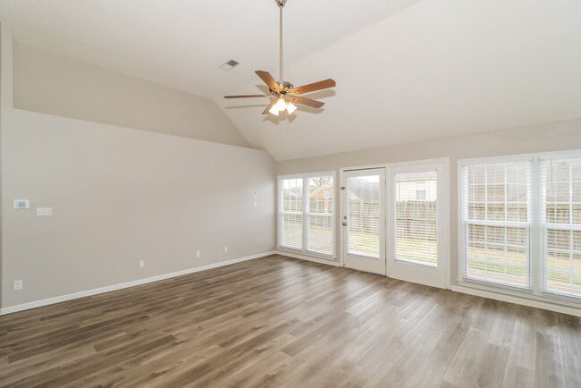 Photo - 9339 Chimneyrock Blvd.