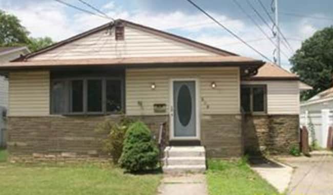 Building Photo - Updated Single Family Ranch Home with Fenc...