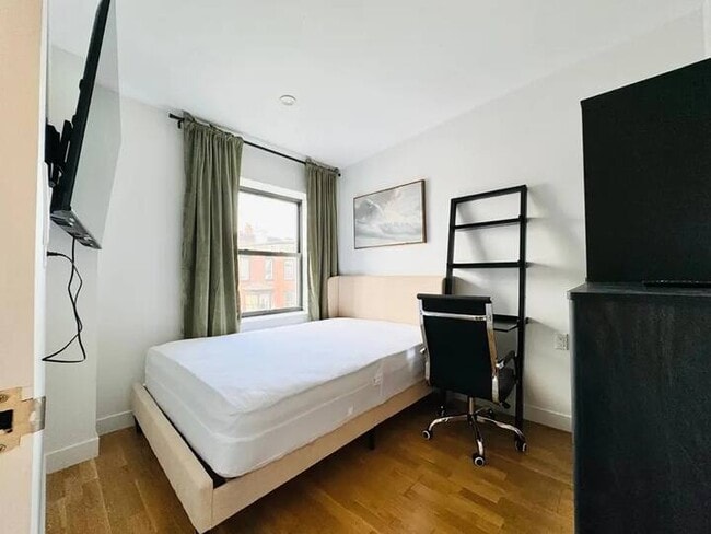 Photo - Furnished room/NOT APARTMENT Unit 3R