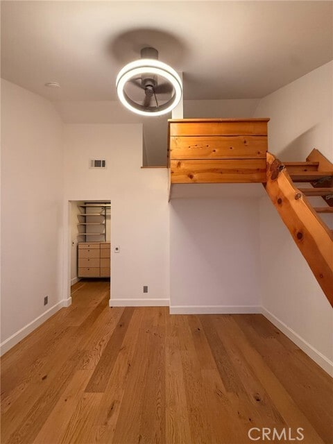 Photo - 9899 Debiois Ave