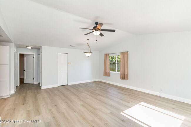 Photo - 122 Atlas Ln