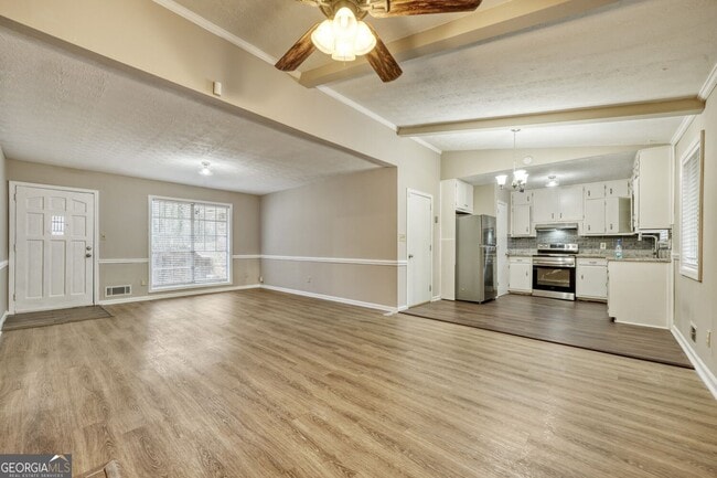 Photo - 642 Simone Way